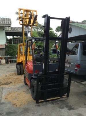 +++ ขายรถโฟล์คลิฟท์  TOYOTA 6FD25  ขนาด 2.5  ตัน  เครื่องยนต์ดีเซล  2Z  เสา  4  ม.  เกียร์ธรรมดา  งา 1,070  มม.  ยางลม  *** รถสภาพดี  พร้อมใช้งาน  รายละเอียด  ราคา คุยได้ครับ โทร. 081-659-7598 ***