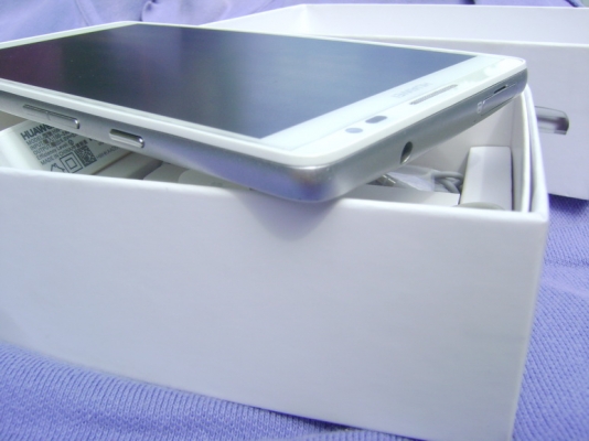 โทรศัพท์ Huawei Ascend Mate จอ 6.1