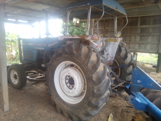 ขายรถไถ่นา390 MASSEY FERGUSON 60แรงม้า ลดด่วนราคา200000  บาทลดสุดๆๆเอาไปเลย ราคาด่วนทำเครื่องมาใหม่หมดแปดหมื่นแถมอุปกรณ์อีกเพียบ  ตู้ชาท อีกมากมายเอาไปเลย