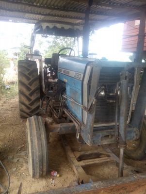 ขายรถไถ่นา390 MASSEY FERGUSON 60แรงม้า ลดด่วนราคา200000  บาทลดสุดๆๆเอาไปเลย ราคาด่วนทำเครื่องมาใหม่หมดแปดหมื่นแถมอุปกรณ์อีกเพียบ  ตู้ชาท อีกมากมายเอาไปเลย