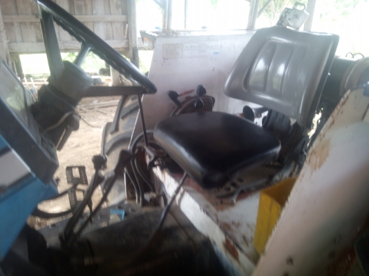 ขายรถไถ่นา390 MASSEY FERGUSON 60แรงม้า ลดด่วนราคา200000  บาทลดสุดๆๆเอาไปเลย ราคาด่วนทำเครื่องมาใหม่หมดแปดหมื่นแถมอุปกรณ์อีกเพียบ  ตู้ชาท อีกมากมายเอาไปเลย