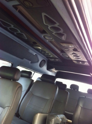 ขายรถตู้หัวจรวดหลังคาสูง ปี 2000 เครื่องสองเจ NGV ภายในวีไอพี ไม่แพง