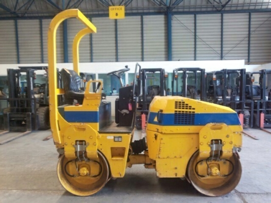 รถบด ฺBOMAG BW100AD-3  ใช้งานน้อย 1394ชม. จากฝรั่งเศส สนใจโทร. 080-6565422 (หนิง)