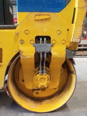 รถบด ฺBOMAG BW100AD-3  ใช้งานน้อย 1394ชม. จากฝรั่งเศส สนใจโทร. 080-6565422 (หนิง)