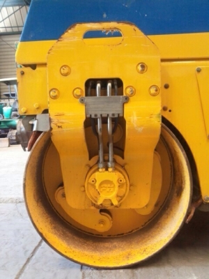 รถบด ฺBOMAG BW100AD-3  ใช้งานน้อย 1394ชม. จากฝรั่งเศส สนใจโทร. 080-6565422 (หนิง)