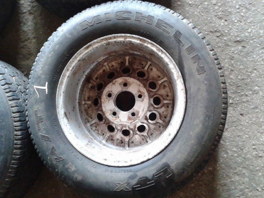 ขายล้อแม็กหยดน้ำ 5รู ขอบ 15 พร้อมยางครับ กว้าง 8 นิ้ว