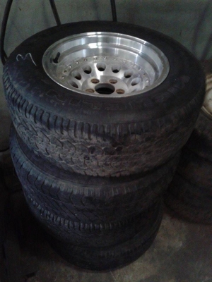 ขายล้อแม็กหยดน้ำ 5รู ขอบ 15 พร้อมยางครับ กว้าง 8 นิ้ว