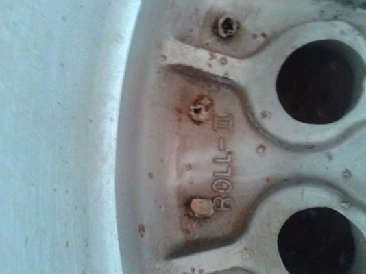 ขายล้อแม็กหยดน้ำ 5รู ขอบ 15 พร้อมยางครับ กว้าง 8 นิ้ว