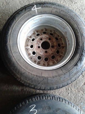 ขายล้อแม็กหยดน้ำ 5รู ขอบ 15 พร้อมยางครับ กว้าง 8 นิ้ว
