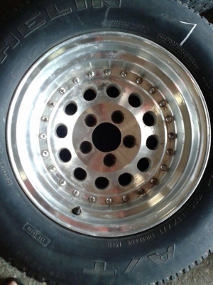 ขายล้อแม็กหยดน้ำ 5รู ขอบ 15 พร้อมยางครับ กว้าง 8 นิ้ว