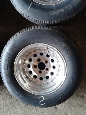 ขายล้อแม็กหยดน้ำ 5รู ขอบ 15 พร้อมยางครับ กว้าง 8 นิ้ว