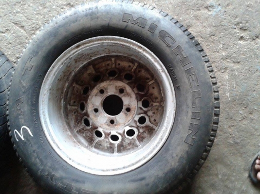 ขายล้อแม็กหยดน้ำ 5รู ขอบ 15 พร้อมยางครับ กว้าง 8 นิ้ว