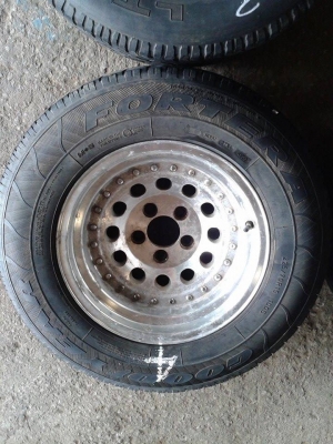 ขายล้อแม็กหยดน้ำ 5รู ขอบ 15 พร้อมยางครับ กว้าง 8 นิ้ว