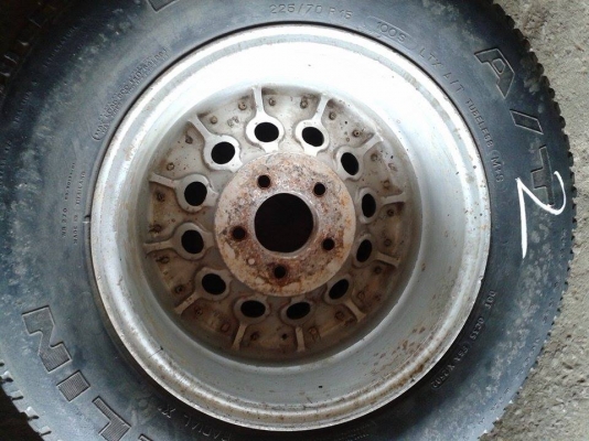 ขายล้อแม็กหยดน้ำ 5รู ขอบ 15 พร้อมยางครับ กว้าง 8 นิ้ว