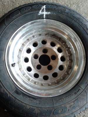 ขายล้อแม็กหยดน้ำ 5รู ขอบ 15 พร้อมยางครับ กว้าง 8 นิ้ว