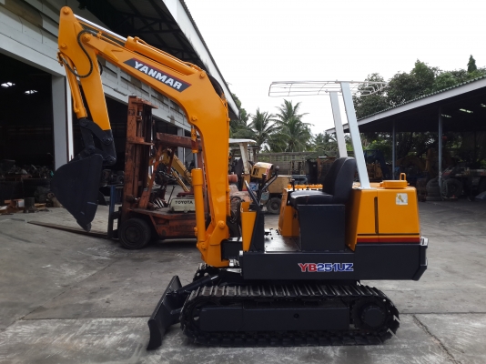 ขาย รถขุด YANMAR รุ่น YB251UZ แทร็กเหล็ก มือสองญี่ปุ่น