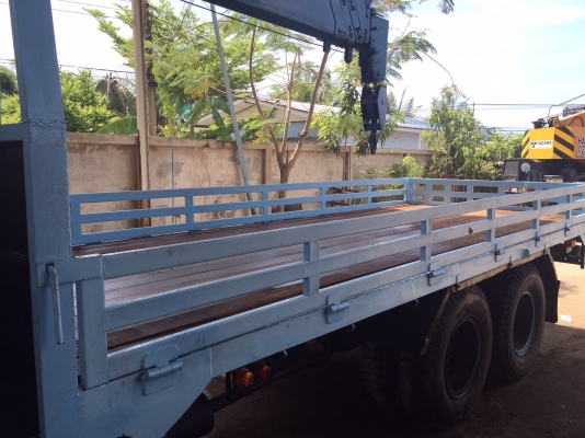 รถสิบล้อติดเครน