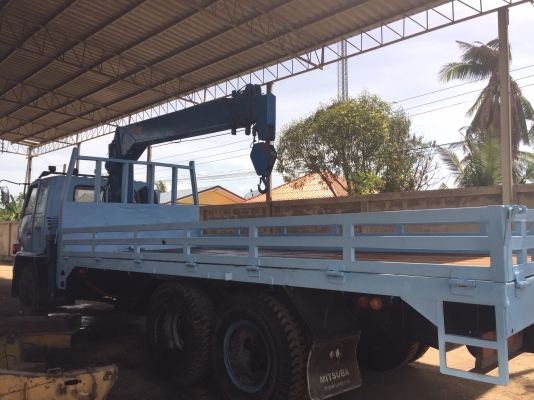 รถสิบล้อติดเครน