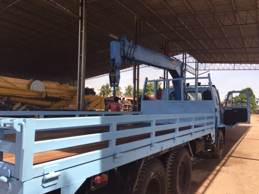 รถสิบล้อติดเครน