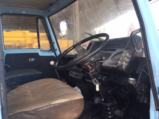 รถสิบล้อติดเครน