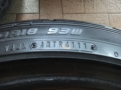 ยาง Dunlop 245/40/18 ปี 11