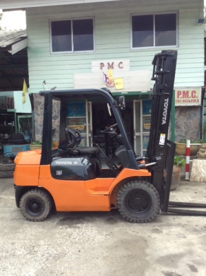 +++ ขายรถโฟล์คลิฟท์  TOYOTA  7FD25  ขนาด 2.5  ตัน  เสา 4 เมตร  เครื่องยนต์ดีเซล  เกียร์ธรรมดา  งา 1,070  มม.  ยางลม  ***  ลดราคา อีก  10,000.- บาท เหลือ  285,000.- บาท ครับ สภาพดี  พร้อมใช้งาน  รายละเอียด   คุยได้ครับ โทร. 081-659-7598 ***