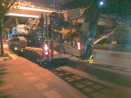 บริการรถขนส่ง และตอก-ถอนชีทไพล์ออกแบบระบบป้องกันดินพัง