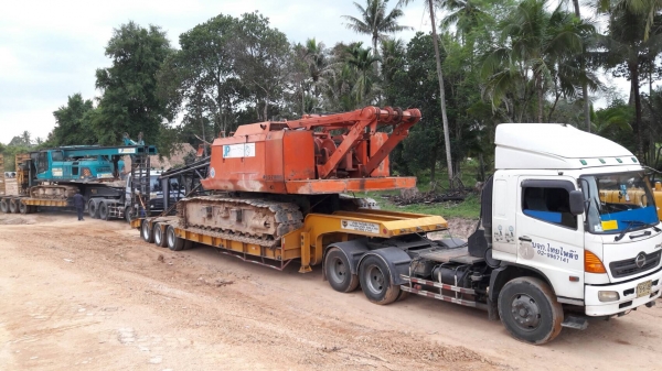 บริการรถขนส่ง และตอก-ถอนชีทไพล์ออกแบบระบบป้องกันดินพัง