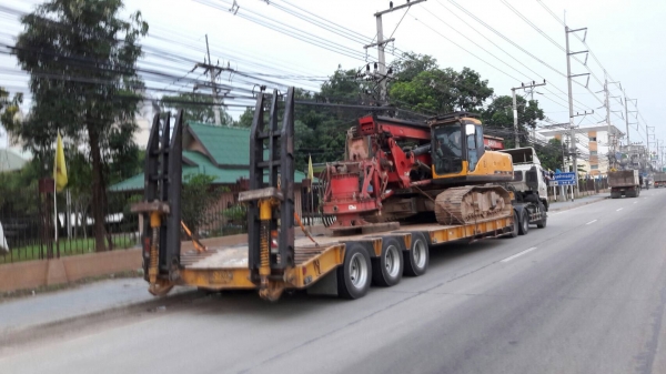 บริการรถขนส่ง และตอก-ถอนชีทไพล์ออกแบบระบบป้องกันดินพัง