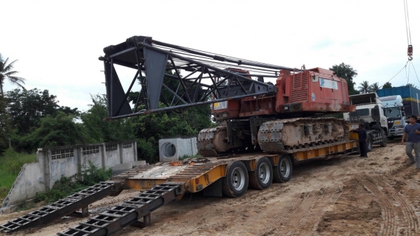 บริการรถขนส่ง และตอก-ถอนชีทไพล์ออกแบบระบบป้องกันดินพัง