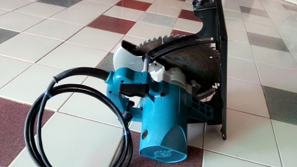 ขายเลื่อยวงเดือนผ่าไม้ขนาดใบ9นิ้วยี่ห้อMAKITAสภาพดีมากๆพร้อมใช้งาน(2,000วัตต์)