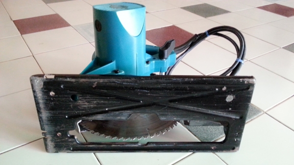 ขายเลื่อยวงเดือนผ่าไม้ขนาดใบ9นิ้วยี่ห้อMAKITAสภาพดีมากๆพร้อมใช้งาน(2,000วัตต์)