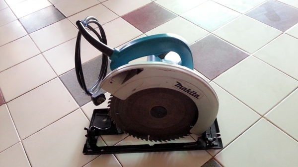 ขายเลื่อยวงเดือนผ่าไม้ขนาดใบ9นิ้วยี่ห้อMAKITAสภาพดีมากๆพร้อมใช้งาน(2,000วัตต์)