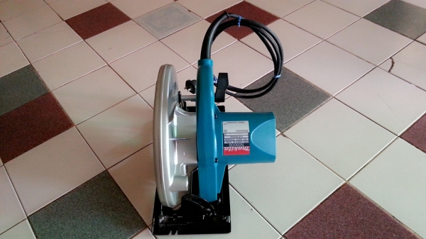 ขายเลื่อยวงเดือนผ่าไม้ขนาดใบ9นิ้วยี่ห้อMAKITAสภาพดีมากๆพร้อมใช้งาน(2,000วัตต์)