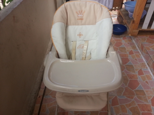 ขาย High Chair COMBI สภาพ80\% ขาย High Chair COMBI สภาพ80\%
