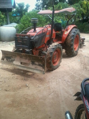 ขายรถไถคูโบต้า M 7040 เล่มทะเบียนพร้อม สภาพพร้อมใช้งาน ราคา 350,000 บาท โทร 087-9666599 คุณหนาม