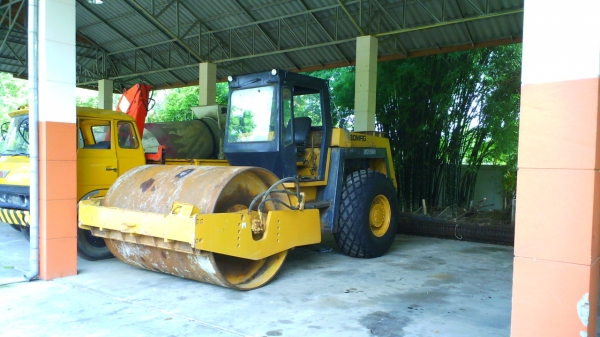 รถบดอัด สั่นสะเทือน BROMAX  BW213 ดี แบบสองเพลา รถสวยเนี๊ยบ มีทะเบียนครบ