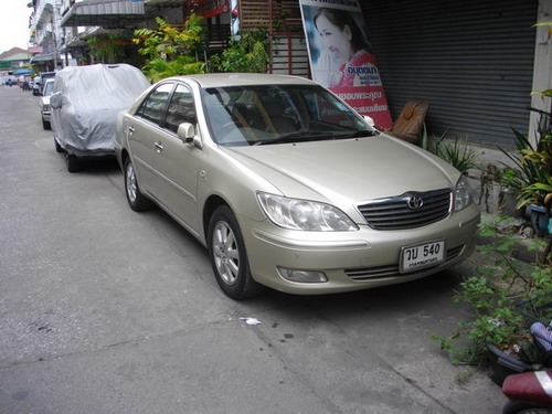 ขาย CAMRY 2.4Q สีทอง ตัวท๊อป ปลายปี02 รถบ้านมือแรกใช้เอง ประกันเพิ่งต่อ ไม่มีชนเดิมๆ ราคา 319000 บาท