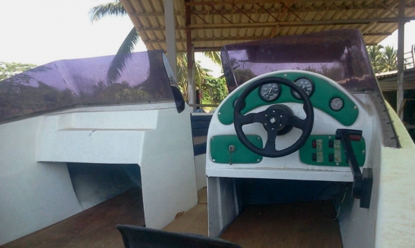 ขายเรือเร็วพร้อมเทรนเลอร์และอุปกรณ์ทุกอย่าง