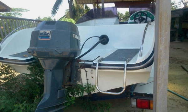 ขายเรือเร็วพร้อมเทรนเลอร์และอุปกรณ์ทุกอย่าง