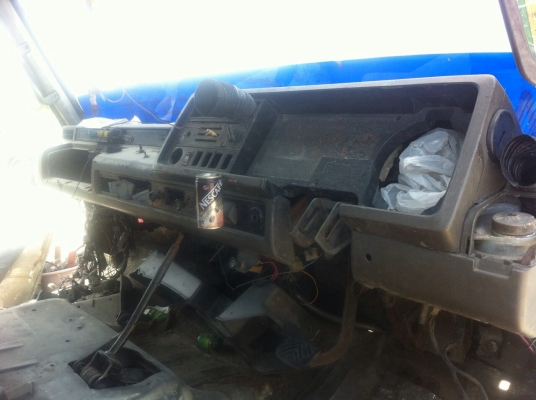 โครงหัวเก๋ง CP180 หรือ NIssan มีคอนโซล