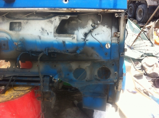 โครงหัวเก๋ง CP180 หรือ NIssan มีคอนโซล