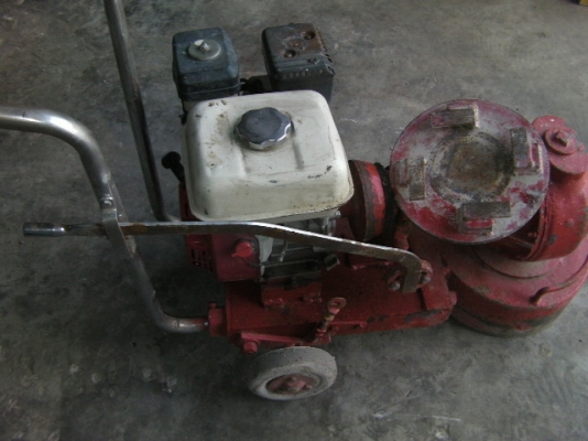 เครื่องขัดหินอ่อนฮอนด้าเบนซิลสี่จังหวะสภาพค่อนค้างใหม่ใช้งานได้ทันที่ราคา15,000บาท