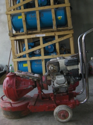 เครื่องขัดหินอ่อนฮอนด้าเบนซิลสี่จังหวะสภาพค่อนค้างใหม่ใช้งานได้ทันที่ราคา15,000บาท