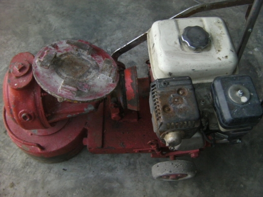 เครื่องขัดหินอ่อนฮอนด้าเบนซิลสี่จังหวะสภาพค่อนค้างใหม่ใช้งานได้ทันที่ราคา15,000บาท