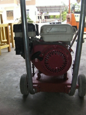 เครื่องขัดหินอ่อนฮอนด้าเบนซิลสี่จังหวะสภาพค่อนค้างใหม่ใช้งานได้ทันที่ราคา15,000บาท