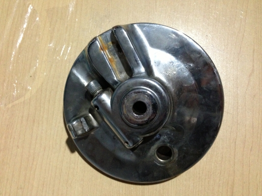 ขายฝาเบรคหน้า HondaC100,C102 เเท้ + เฟื่องขับไมล์ ราคา 500 บาทพร้อมส่งครับ