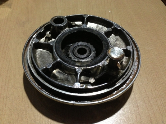 ขายฝาเบรคหน้า HondaC100,C102 เเท้ + เฟื่องขับไมล์ ราคา 500 บาทพร้อมส่งครับ