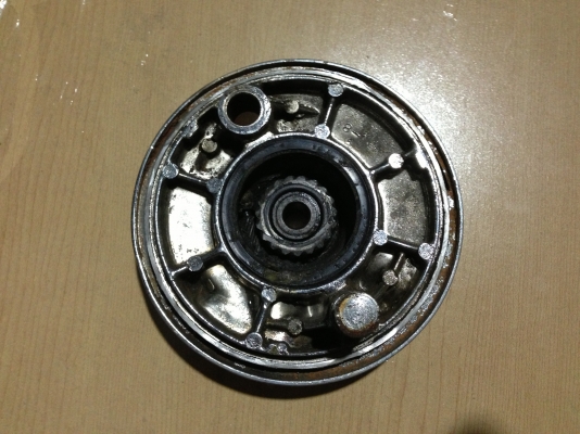 ขายฝาเบรคหน้า HondaC100,C102 เเท้ + เฟื่องขับไมล์ ราคา 500 บาทพร้อมส่งครับ