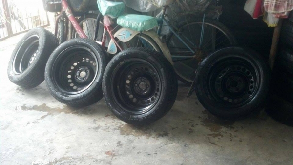 ล้อพร้อมยาง 185-55-15 ปี 13 เกือบป้ายแดง